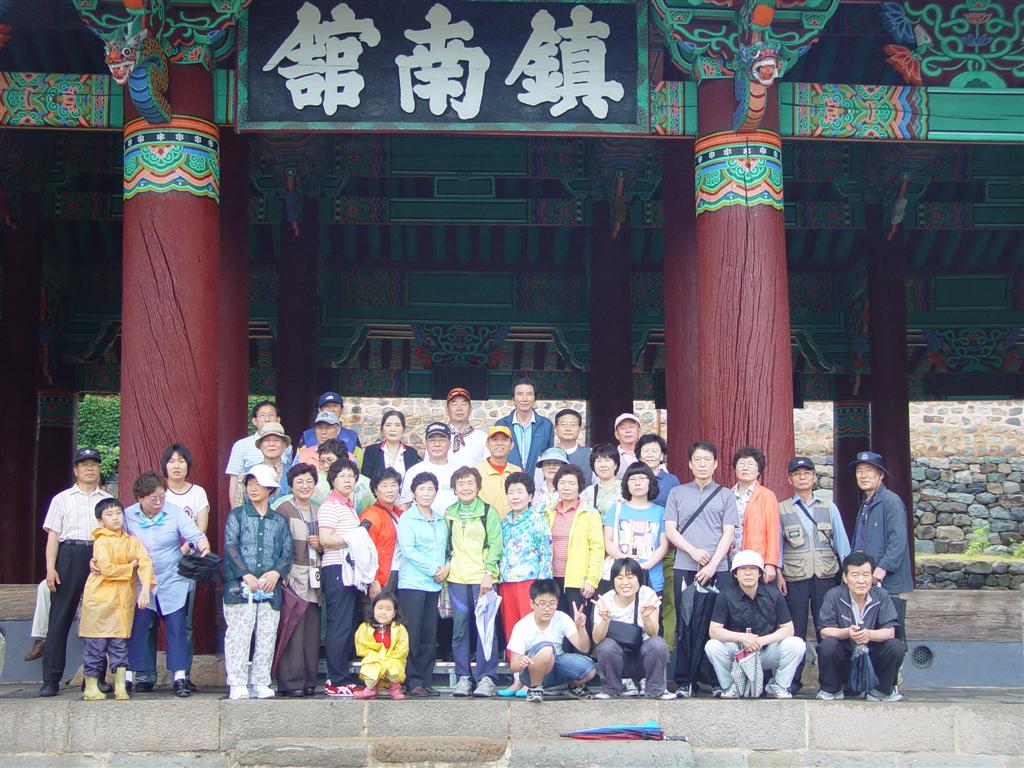 전라좌수영의 객사 진남관에서 참가자들과 함께 한 컷~~! (Large).JPG