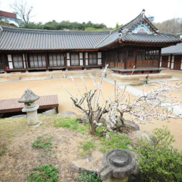 상류양식의 기와집 이장우 가옥 이미지